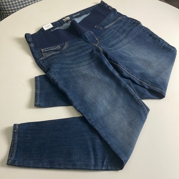 Maternity Signature Levi Strauss Maternity Jeans- Skinny- Dark Wash- Large - Picture 5 of 16